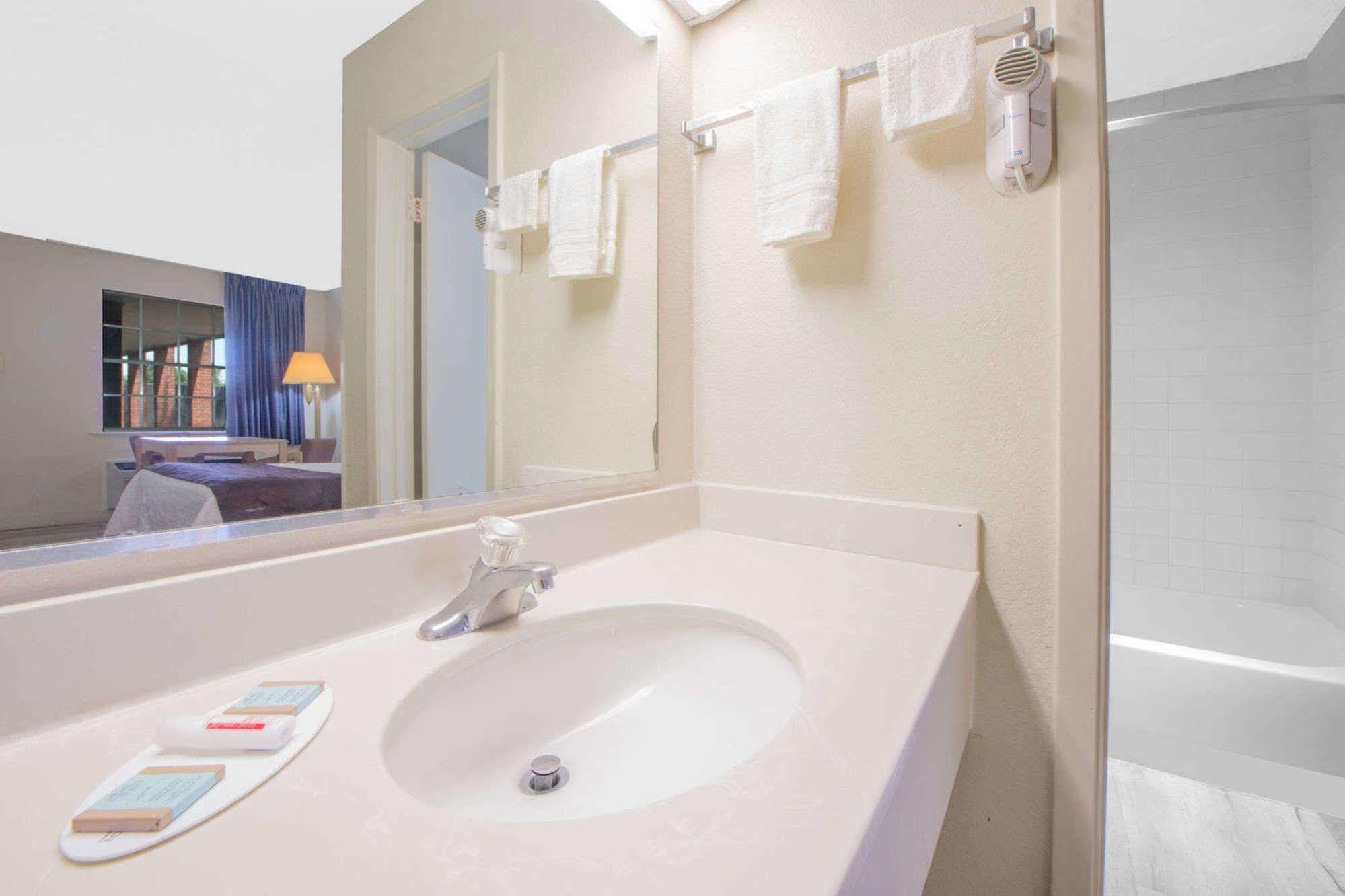 Holiday Inn Express Hotel And Suites Borger By Ihg Bagian luar foto